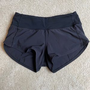 LULU SHORTS!! ( BARLEY WORN NO FLAWS)